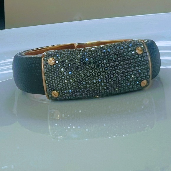 Henri Bendel Bowery Black Swarovski Crystal Snakeskin Cuff Bracelet Like New! - Picture 3 of 6